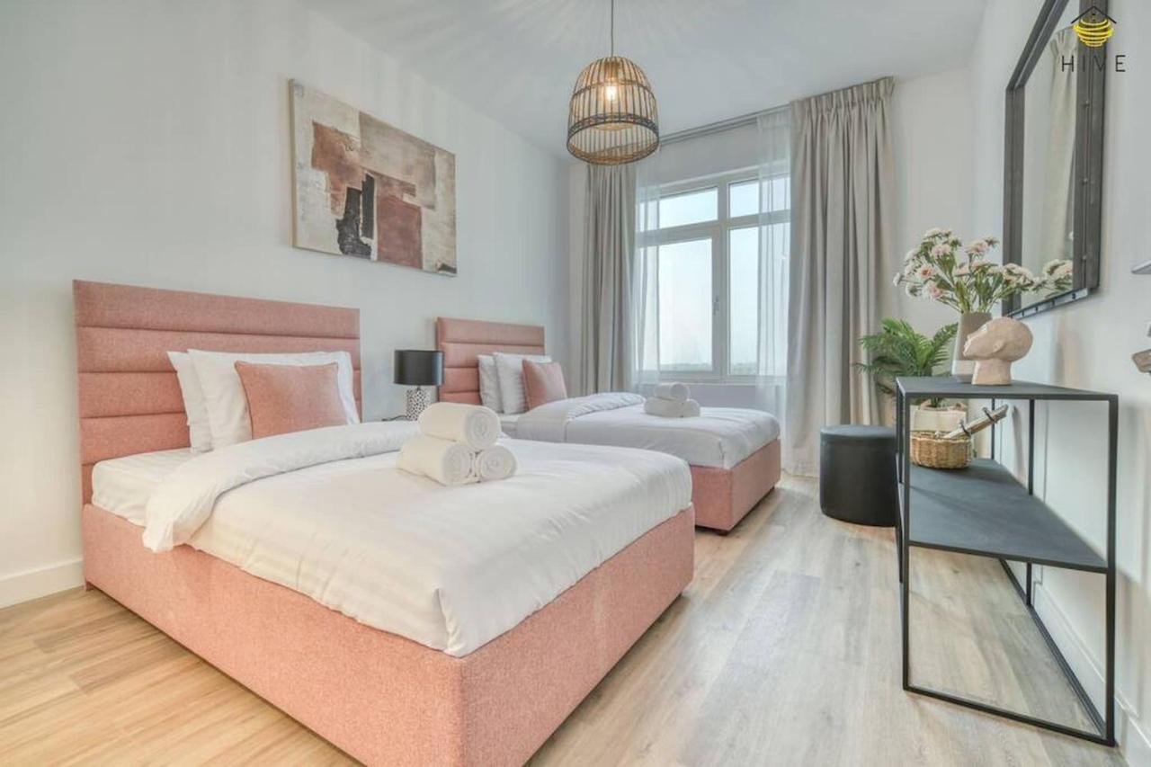 Gorgeous 2 Bedroom Apartment With Sea Views - 2