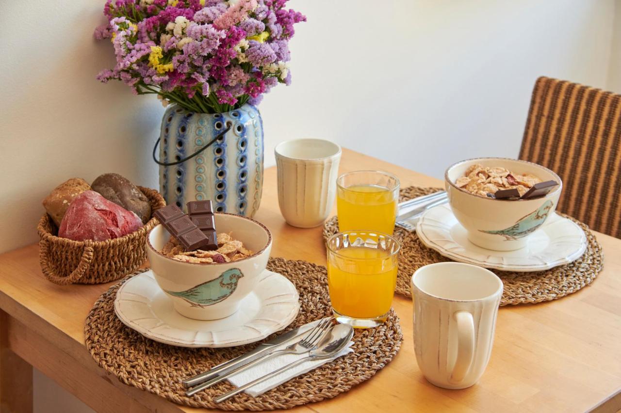 Central, Comfy and Light-filled Apt, By TimeCooler - 4