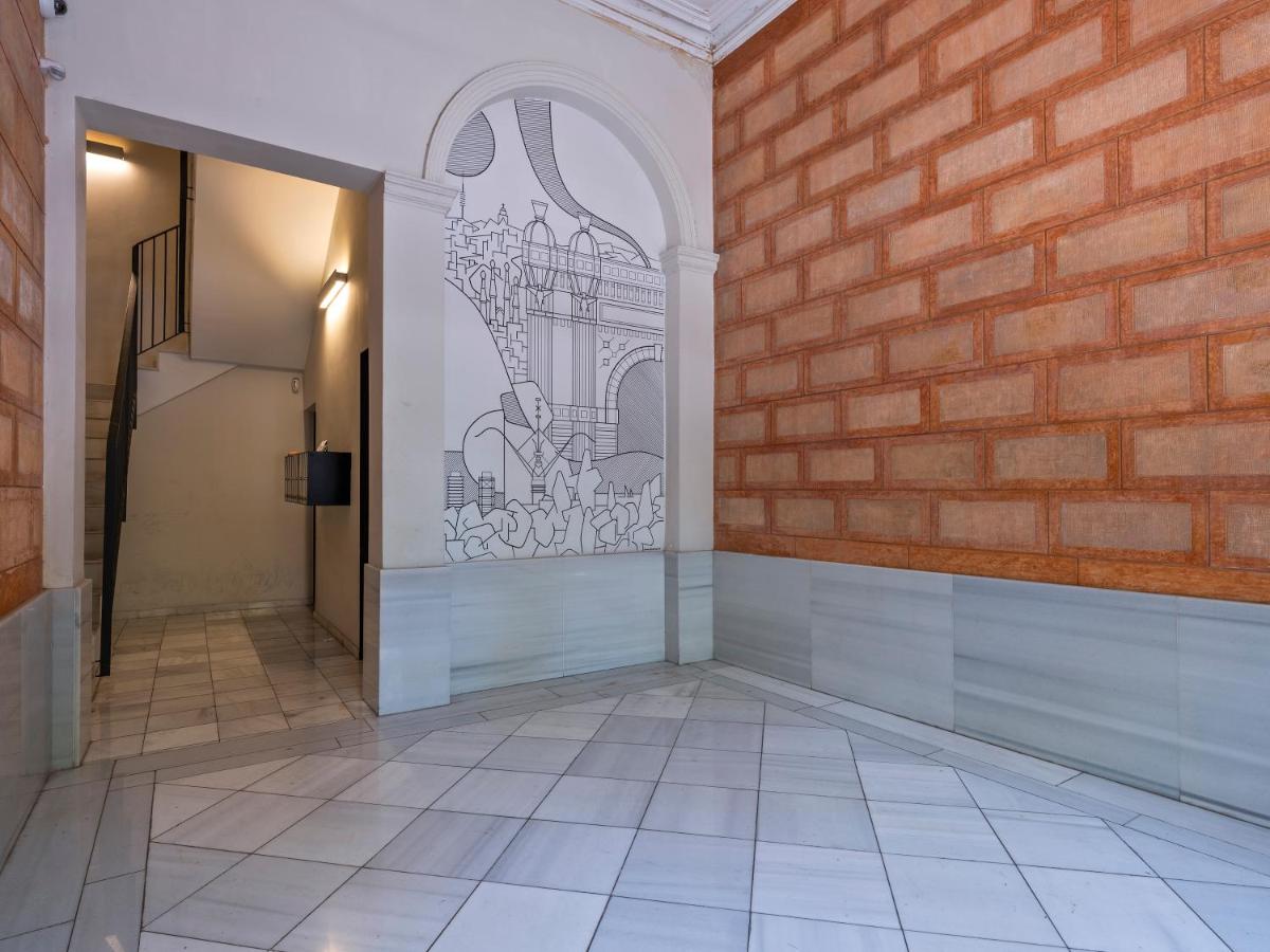 Aspasios Arc de Triomf Apartments - 3