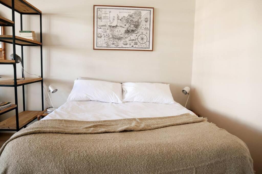 Stylish studio with swimming pool in the city bowl - 2