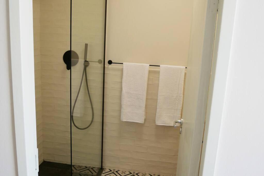 Stylish studio with swimming pool in the city bowl - 3