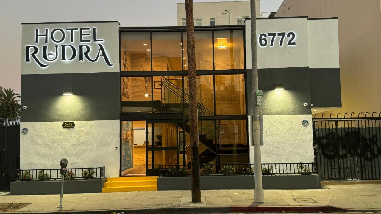 Hotel Rudra - Hollywood - 5