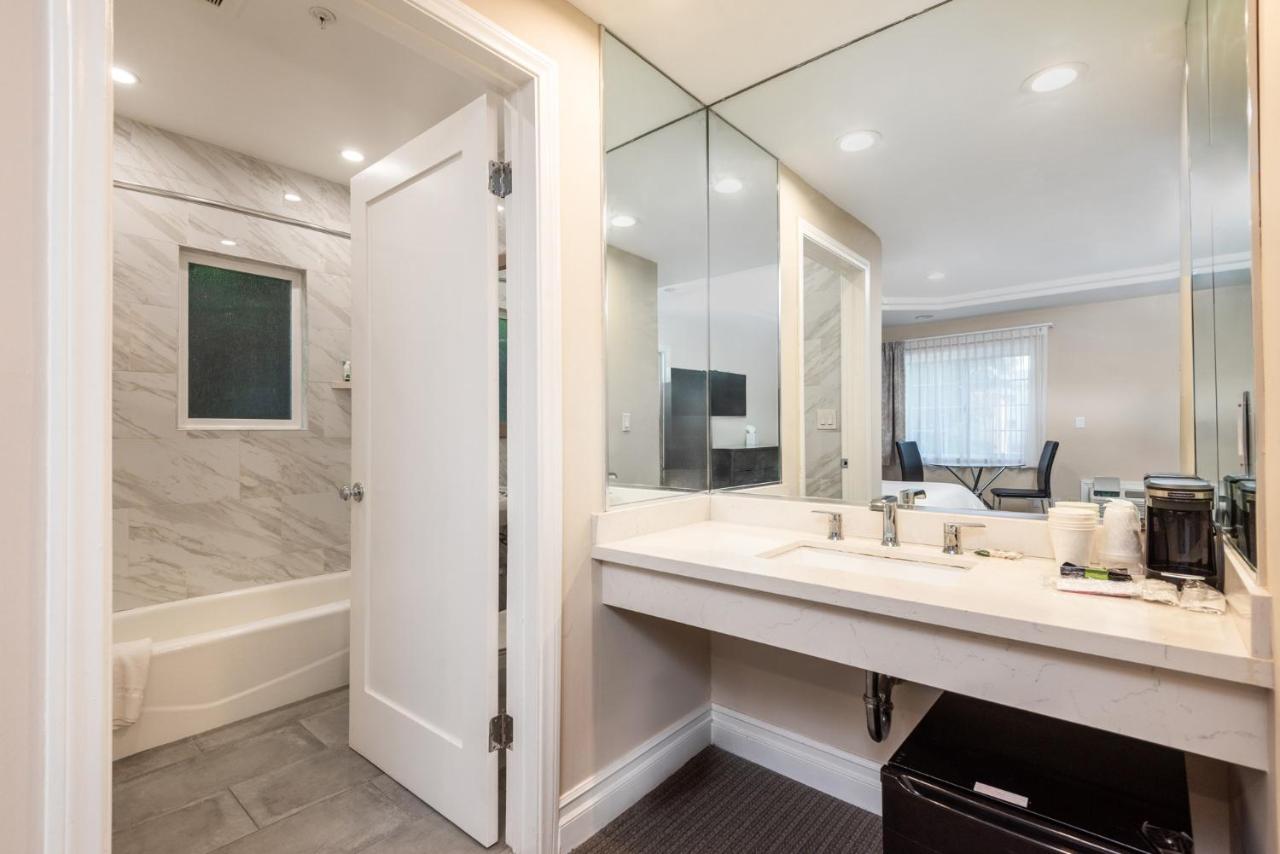 Wilshire Crest Hotel - 3