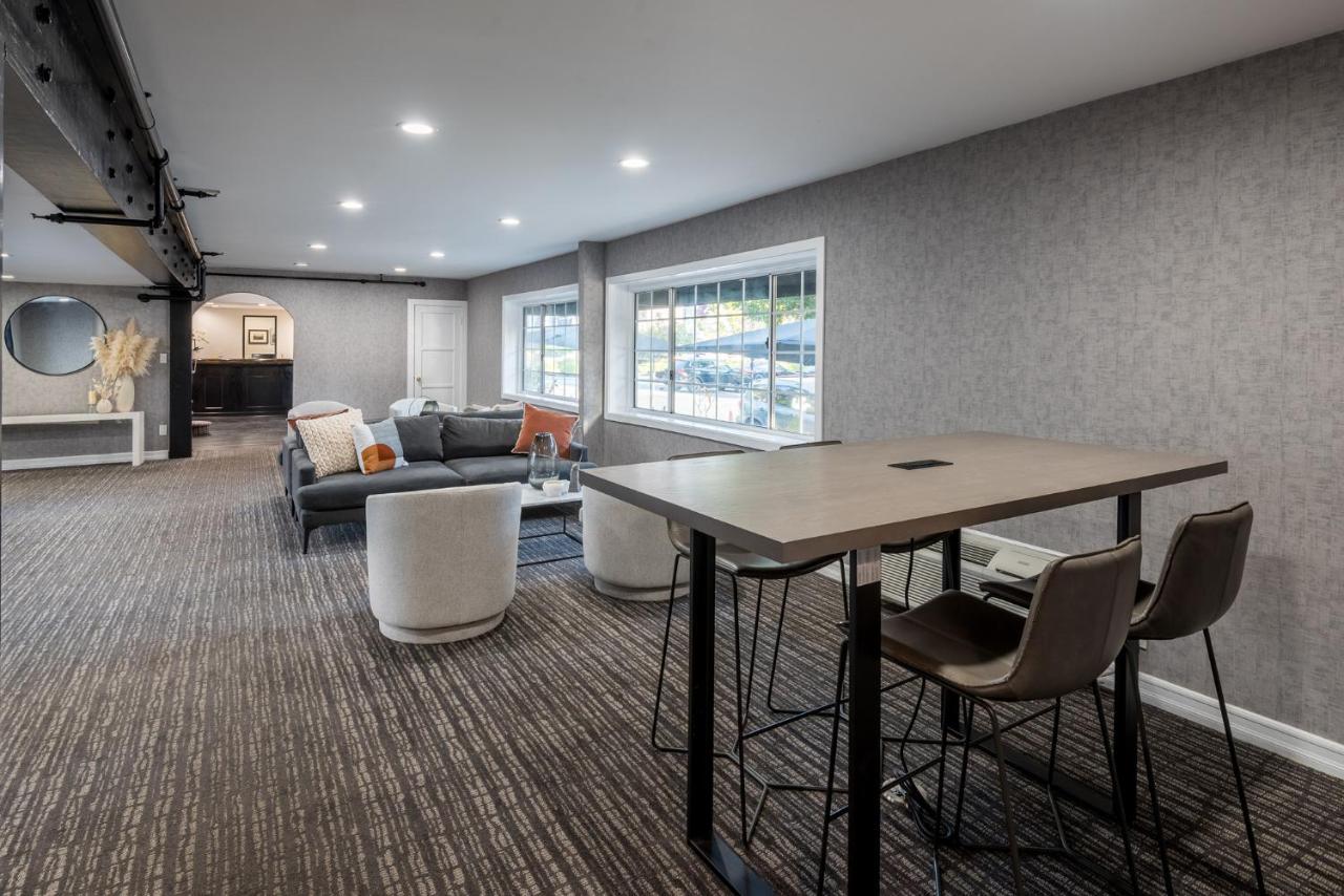 Wilshire Crest Hotel - 4