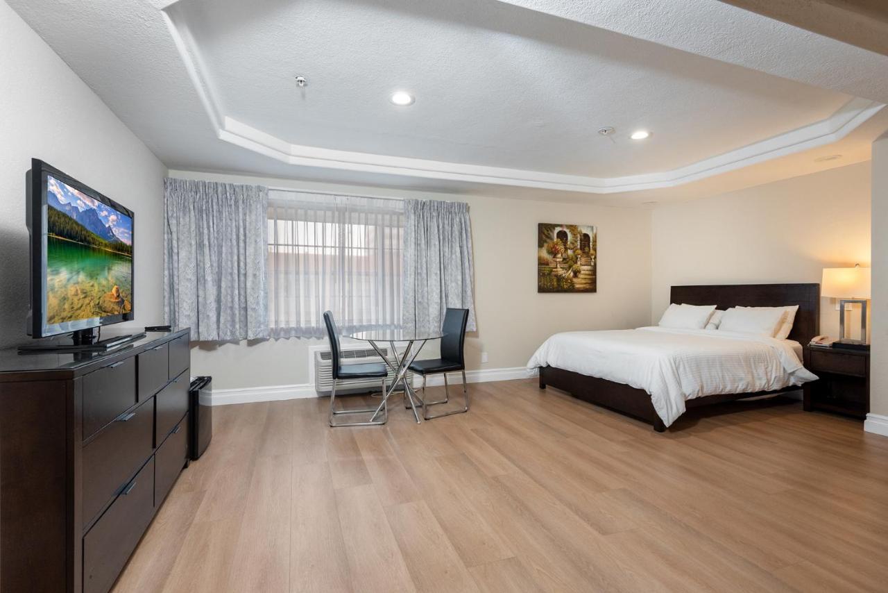 Wilshire Crest Hotel - 2