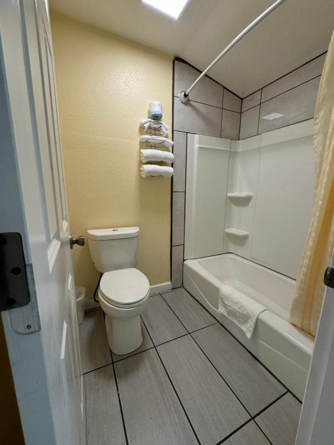 Relax Inn of Medford — photo 7