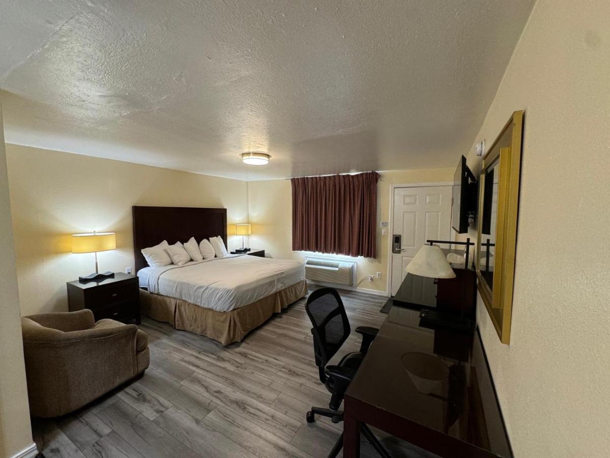 Relax Inn of Medford — photo 2