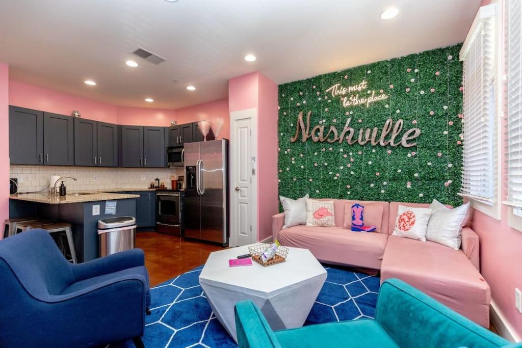 PinkBMe - 8 Min to Downtown, Free Parking