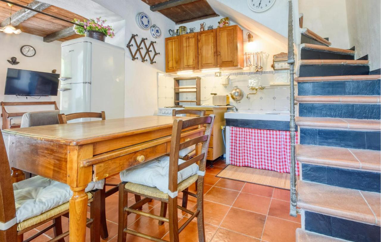 Stunning Apartment In Mezzanego - 5
