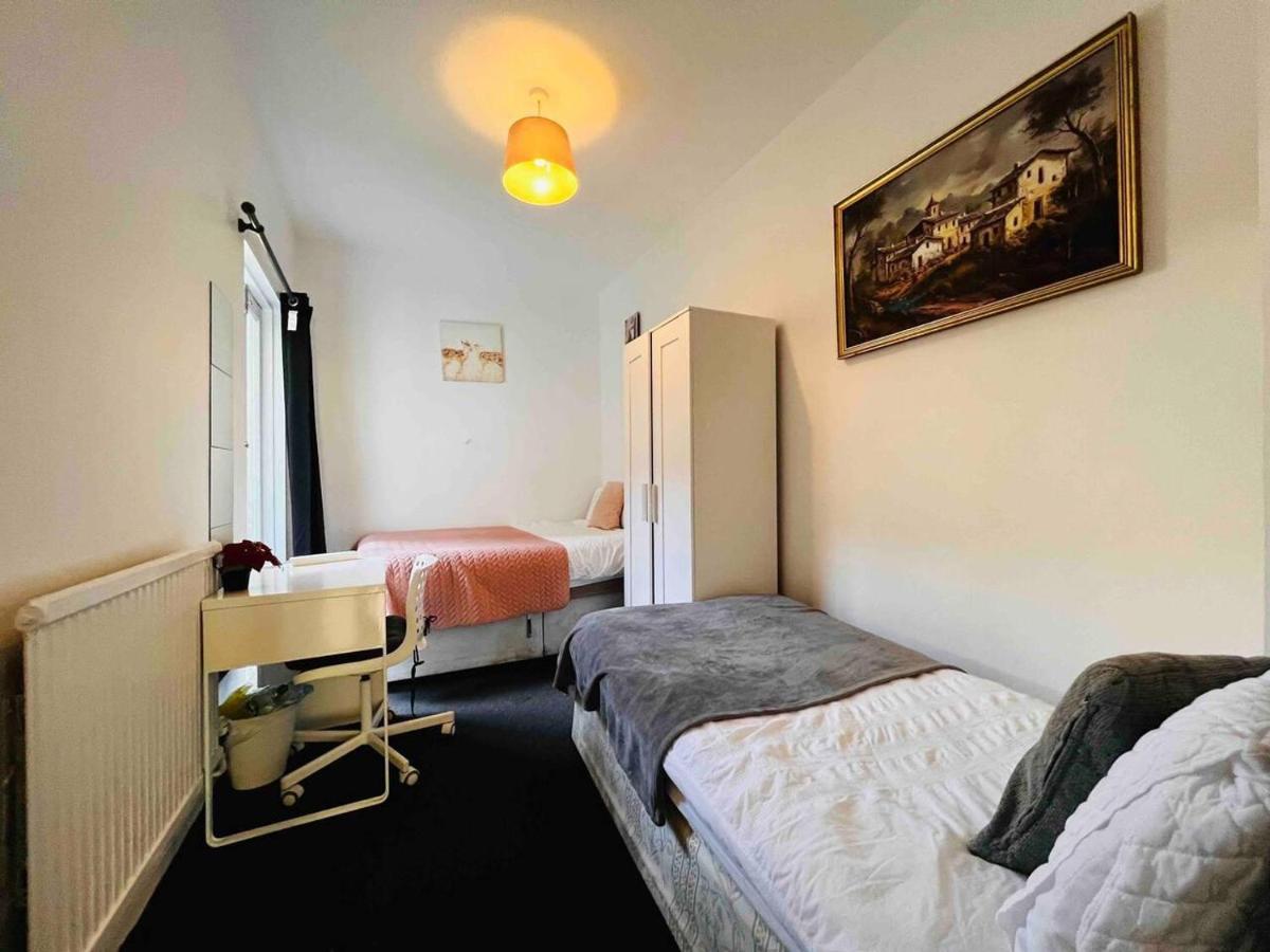 Apartment Sleeps 7 with Wifi - 2