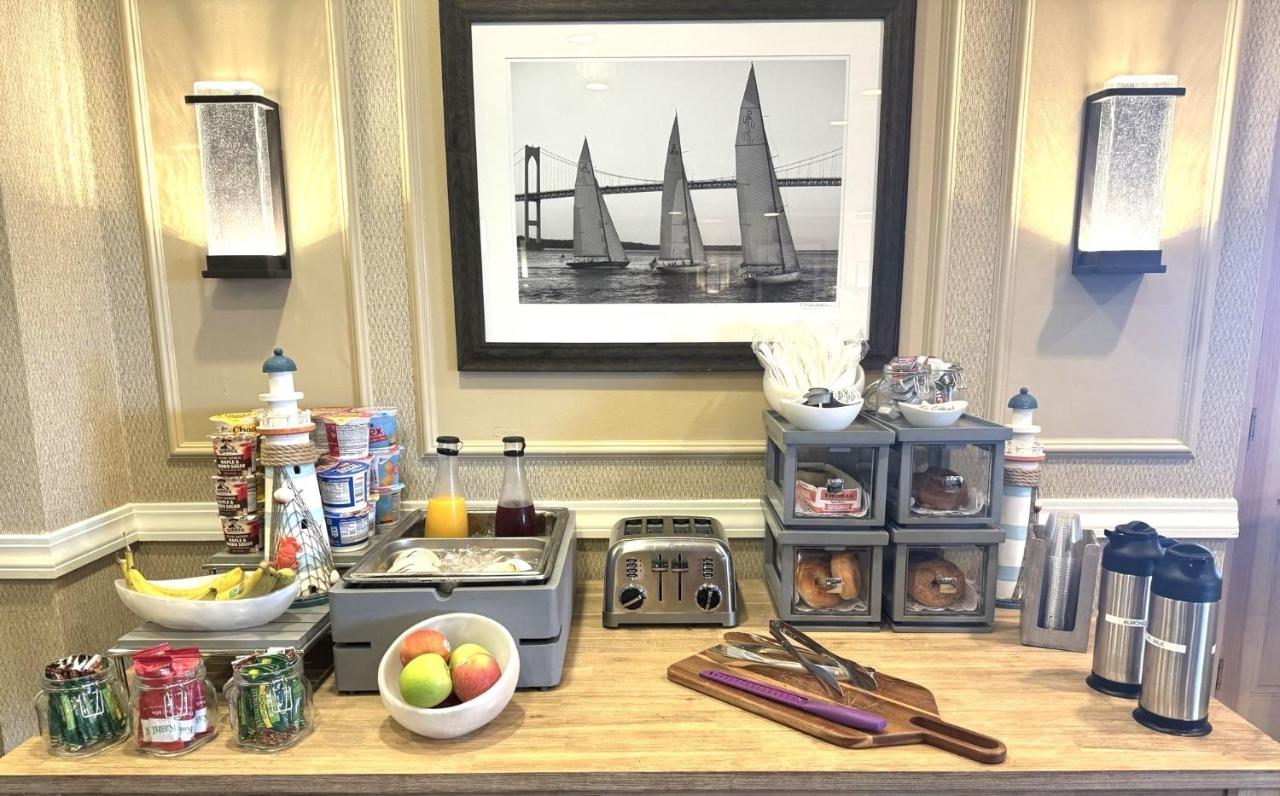 Newport Beach Hotel & Suites — photo 16