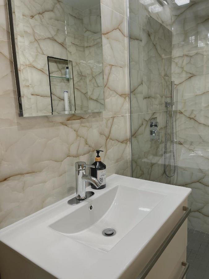 Beautiful Apartment shared with the Host in the Heart of Bushwick - 3