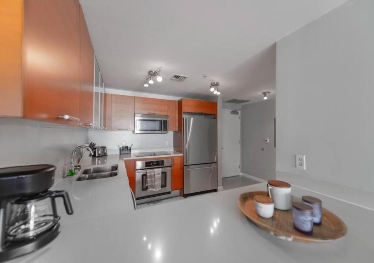 Amazing Condo with Pool at Midblock Miami - 3