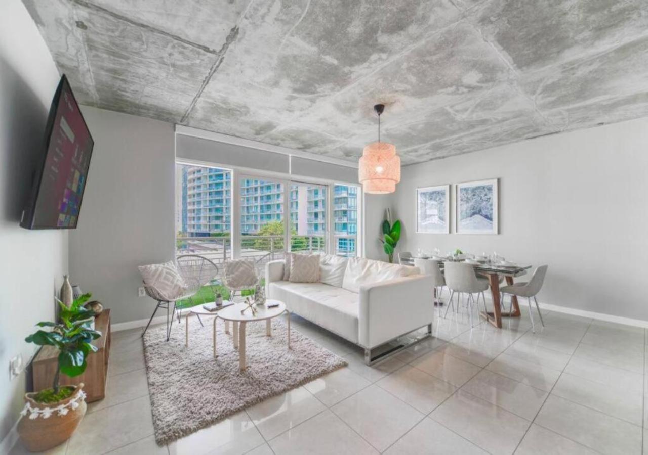 Amazing Condo with Pool at Midblock Miami