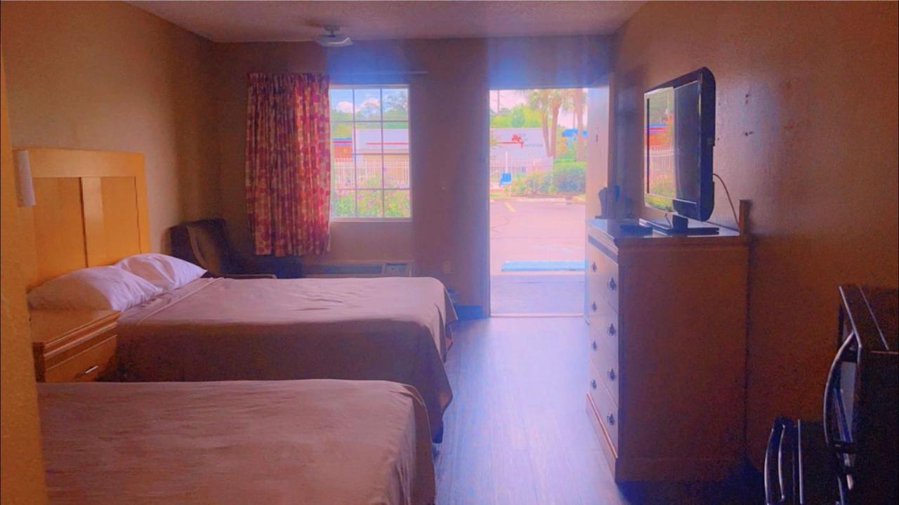 Jax Inn motel Jacksonville , FL — photo 4