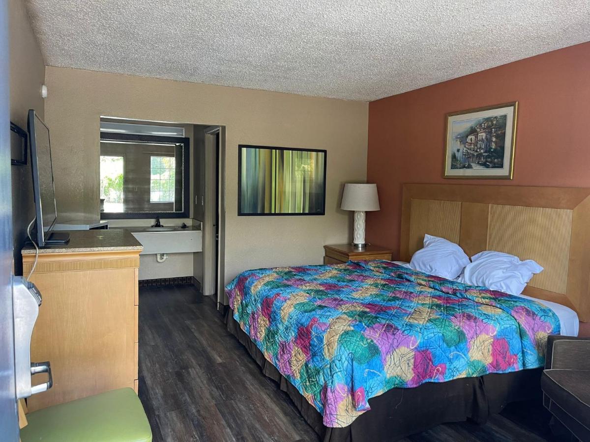 Jax Inn motel Jacksonville , FL — photo 1