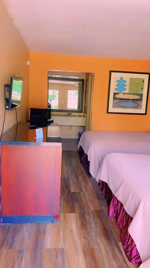 Jax Inn motel Jacksonville , FL — photo 7