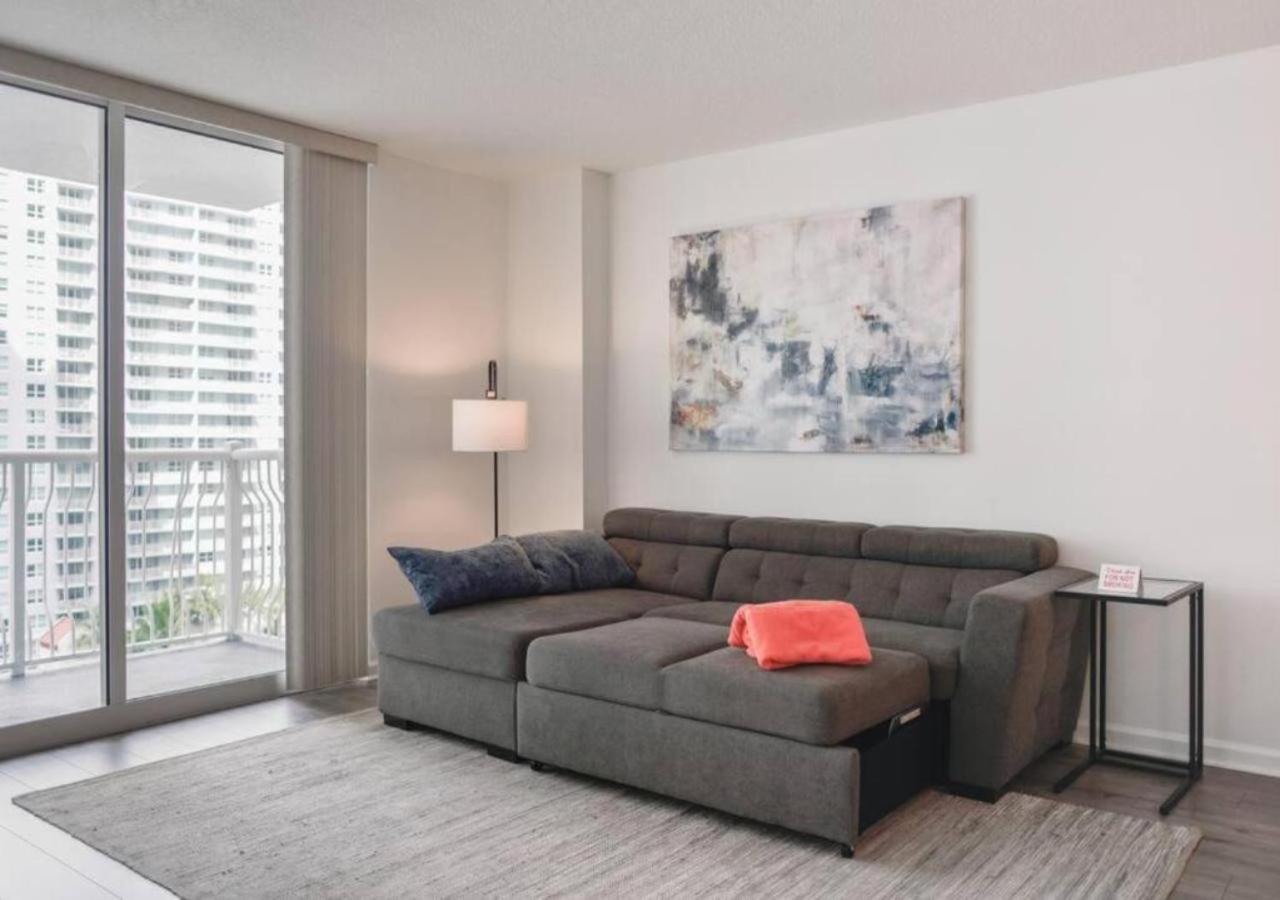 Stunning 1/1 Condo @Brickell Free Parking/Pool - 2