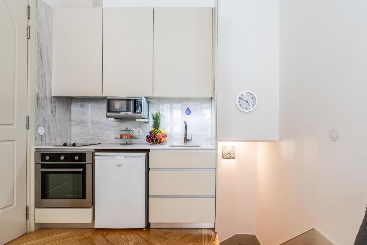 Host Wise - Colourful Cozy Flat - 3