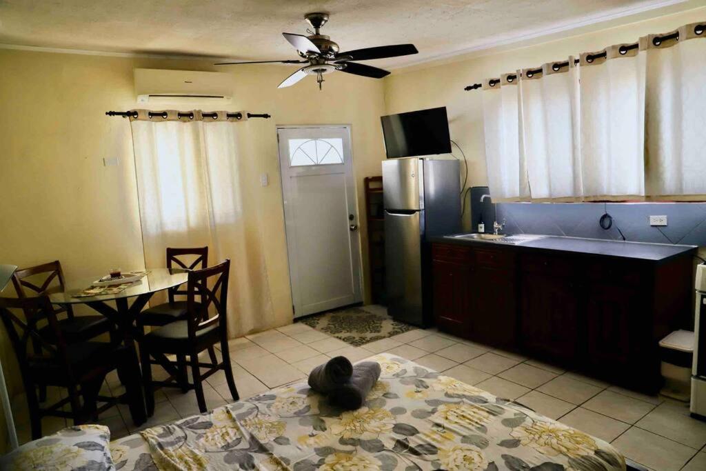 Studio apt in Aruba plus optional Portuguese cooking with Grandma