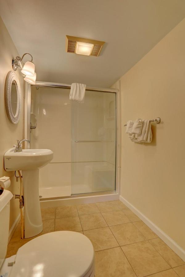 Greystone Manor Bed & Breakfast — photo 7