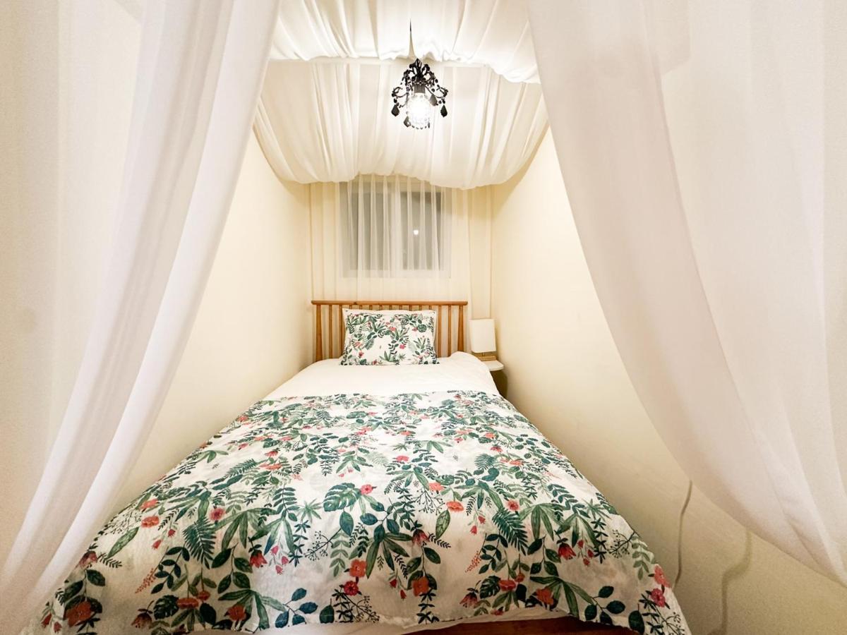 Yunseul- Garden House in the City with Korean Beauty - 2