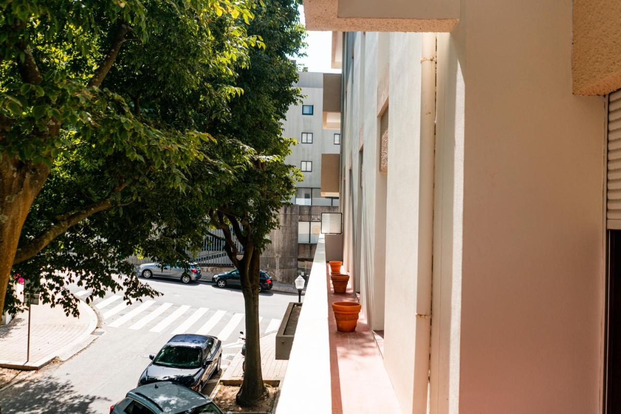 Spacious, Luxurious, and Charming Apartment in Premium Porto Location with PARKING - 4