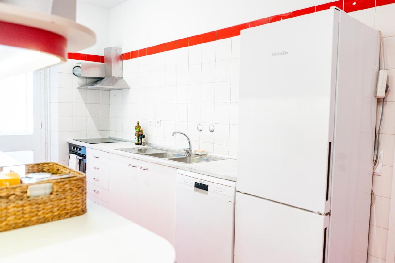 Spacious, Luxurious, and Charming Apartment in Premium Porto Location with PARKING - 2