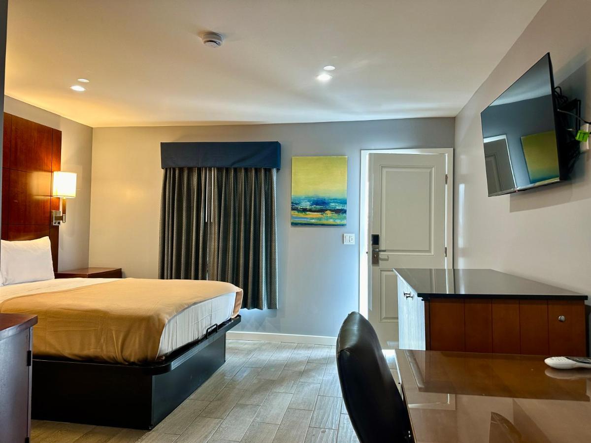 Oceanside Inn & Suites — photo 1