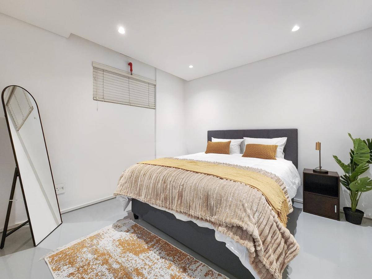 Elegant minimalist apartment in vibrant Woodstock - 2