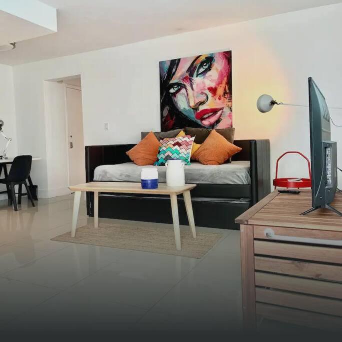 GroveO4 10 min from the Beach