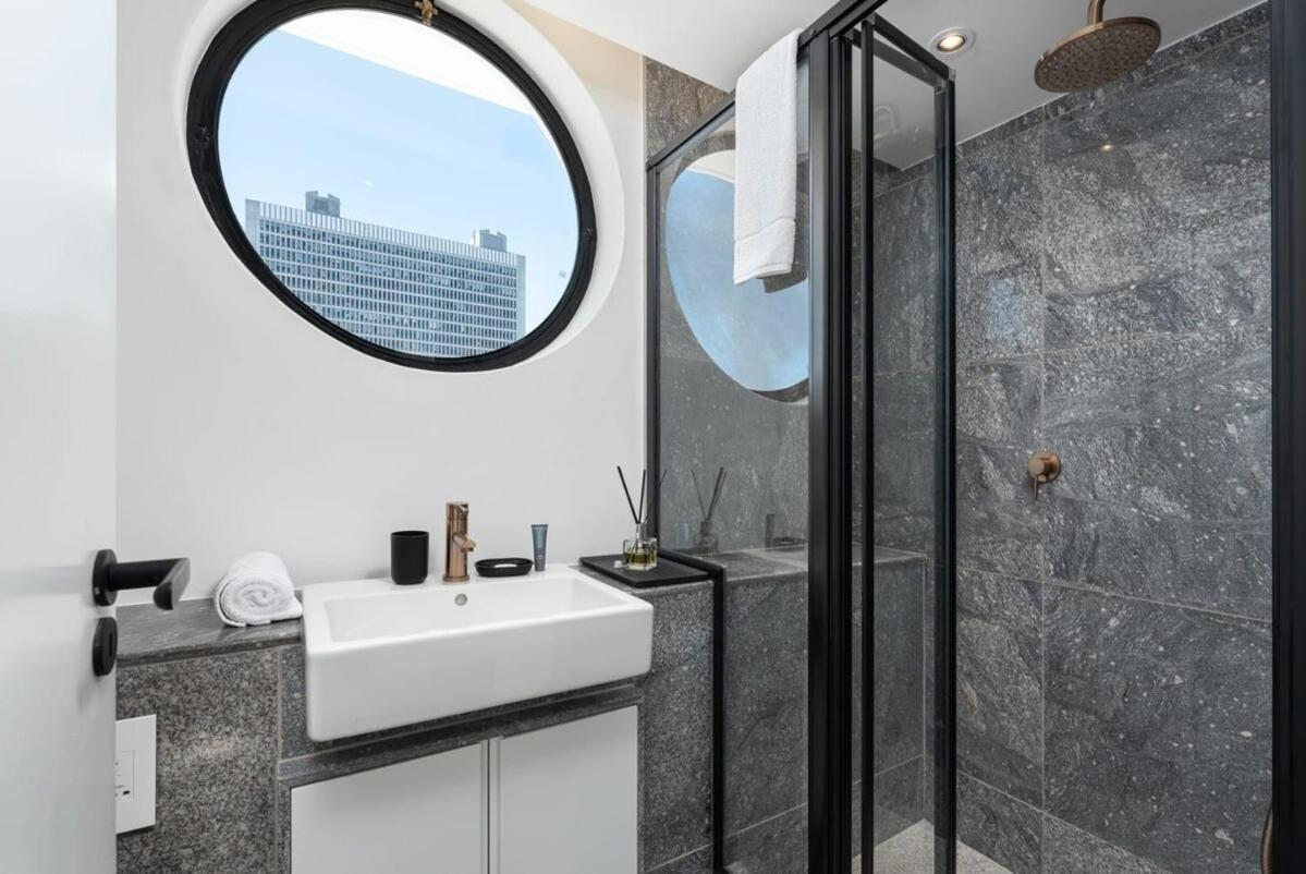 Luxurious Penthouse City Centre Stunning Views - 3