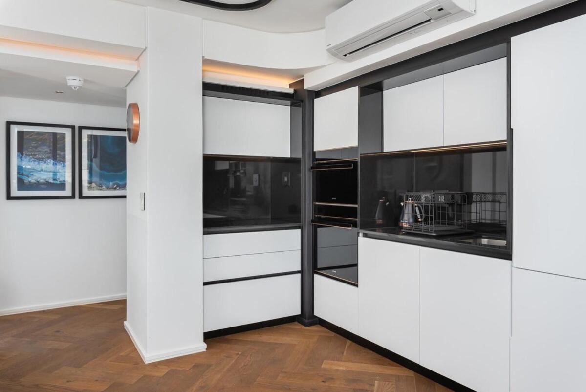 Luxurious Penthouse City Centre Stunning Views - 2