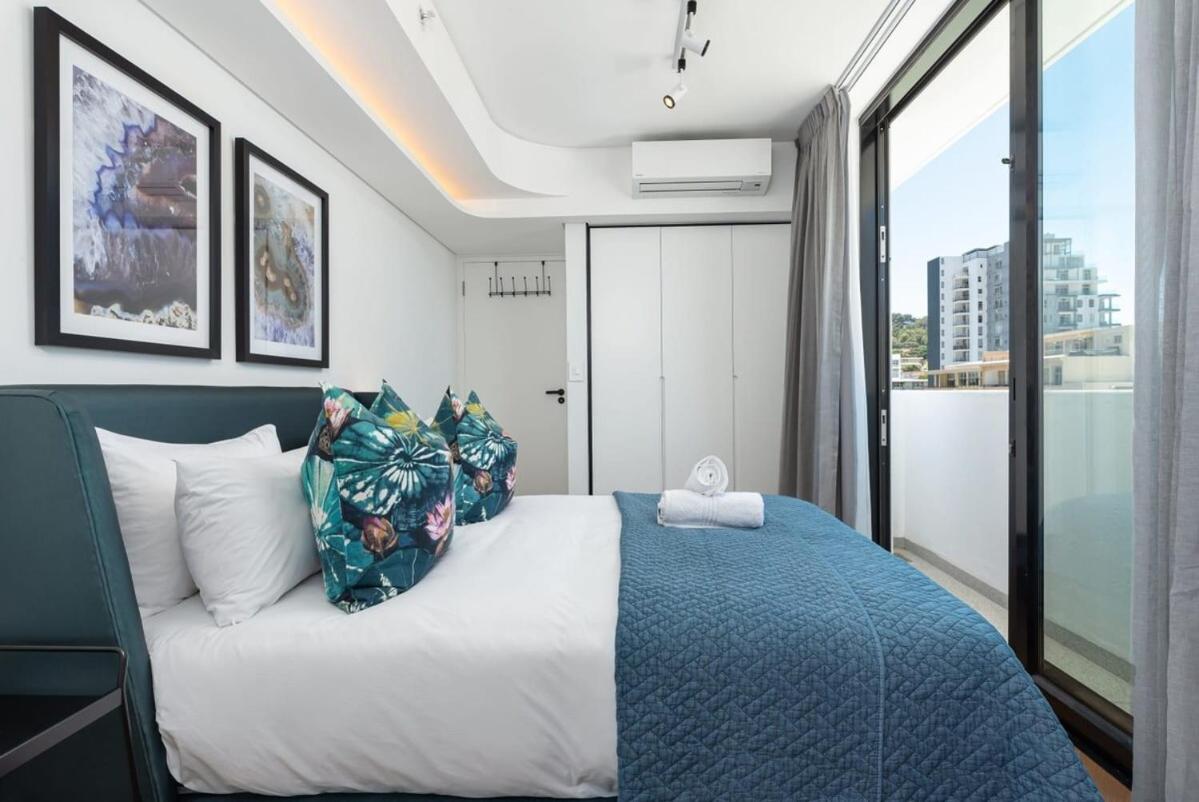 Luxurious Penthouse City Centre Stunning Views - 5