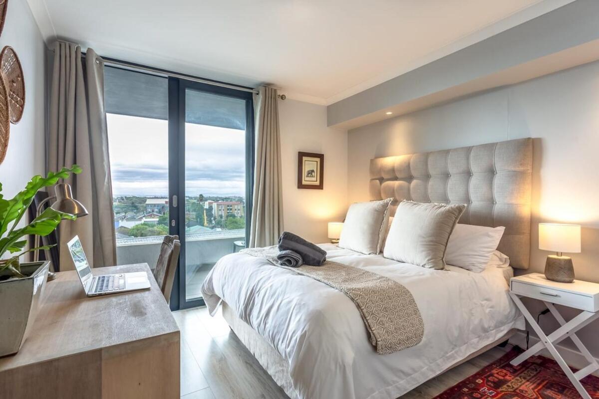 Tranquil, Spacious, Quiet Trendy With A View - 2