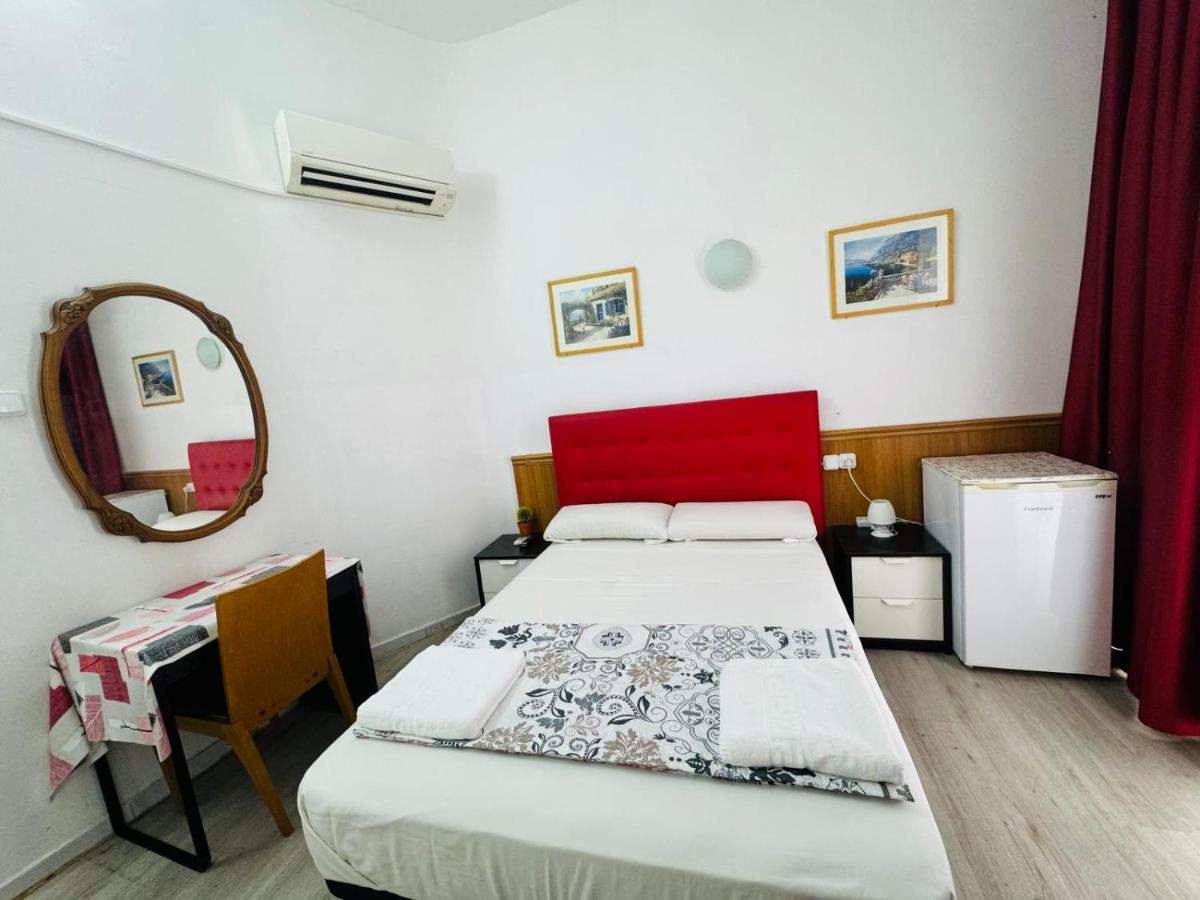 Hostal Mont Thabor - 2