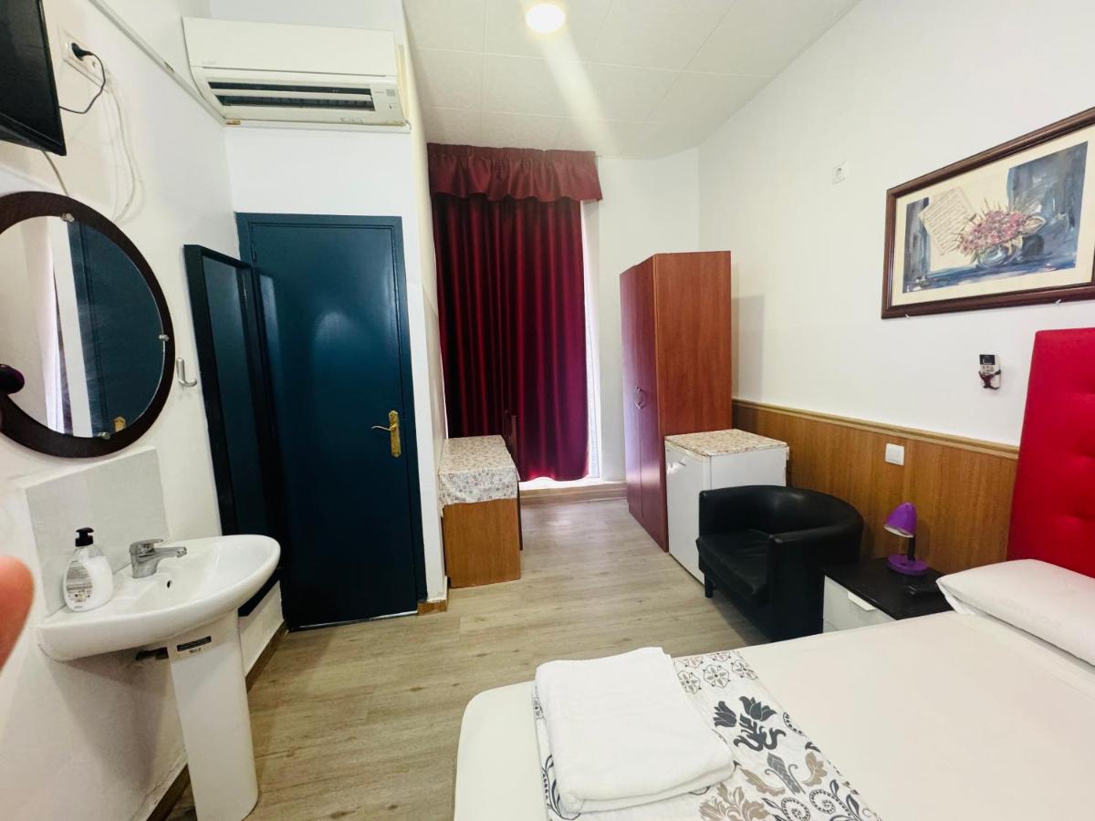 Hostal Mont Thabor - 3