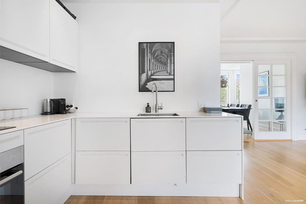 Heart of Downtown - Modern & Balcony - 4