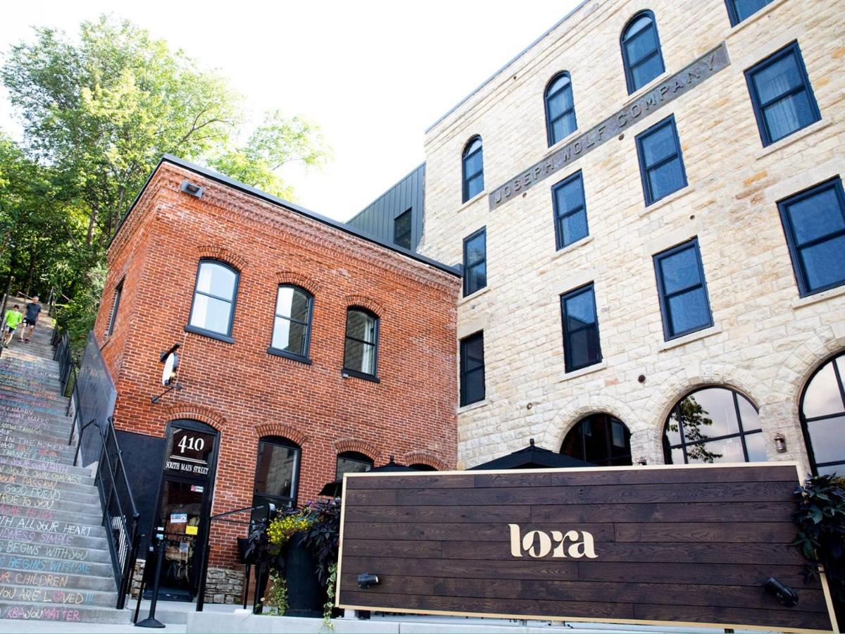 Lora — photo 1