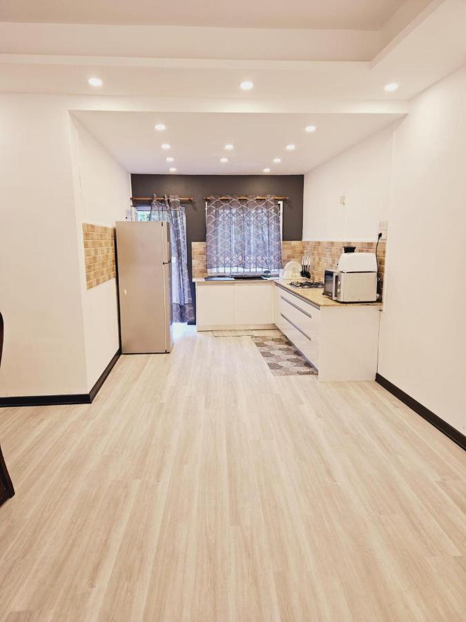 Captivating 3-Bed Apartment in Flic en Flac - 5