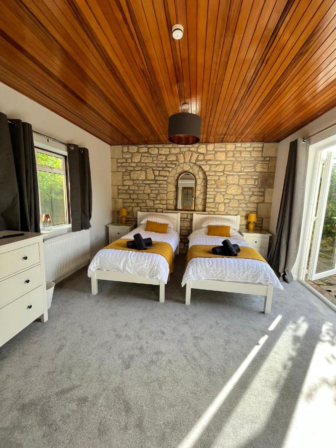 ASCENSION BUNGALOW Beautiful spacious 4 bedrooms & free parking - 5