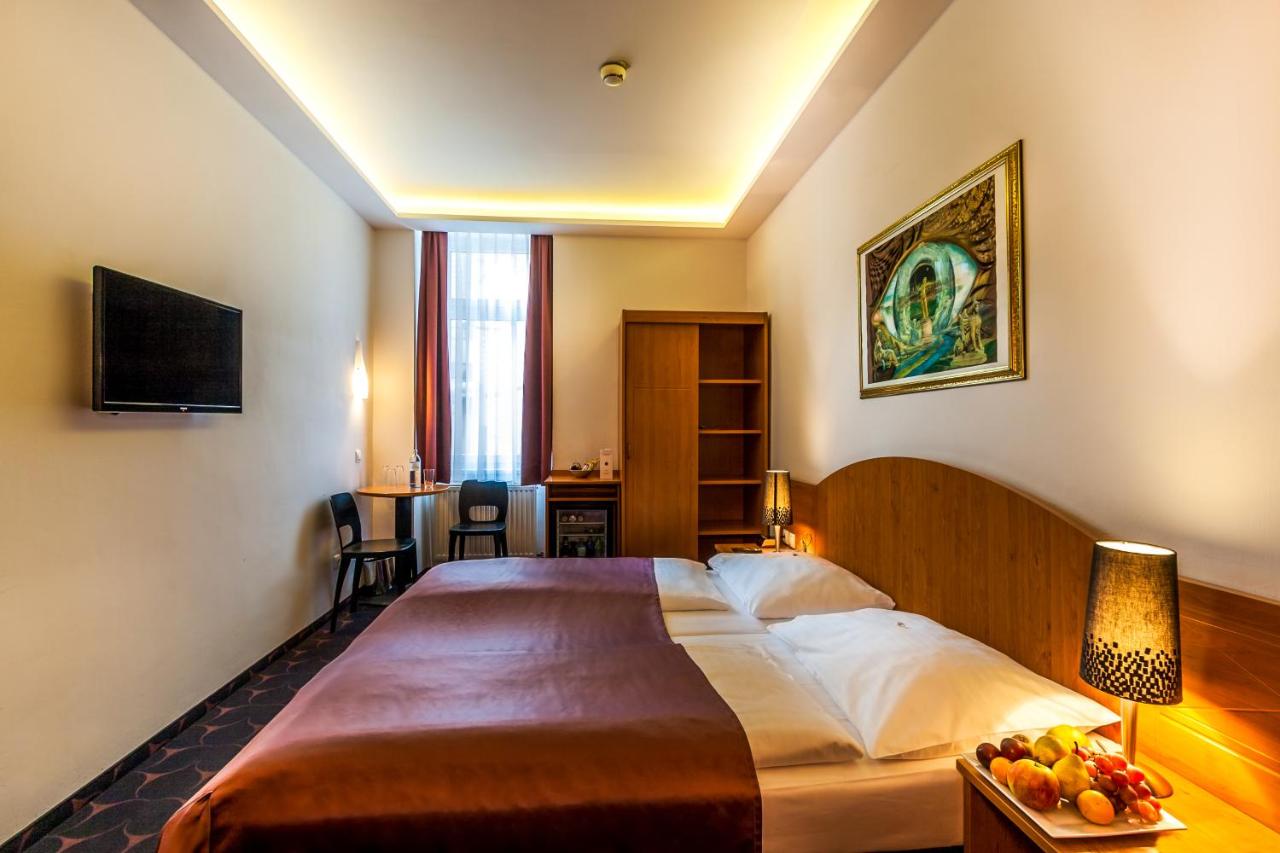 Boutique Hotel Donauwalzer photo