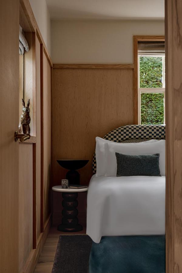 Grand Cowley Manor Suite