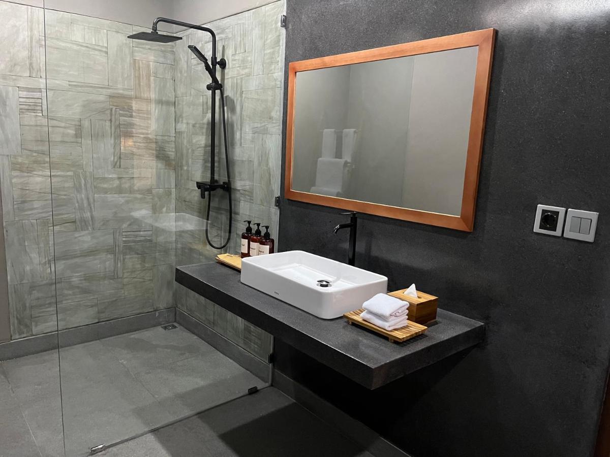 Tropical Almond Villa - 3