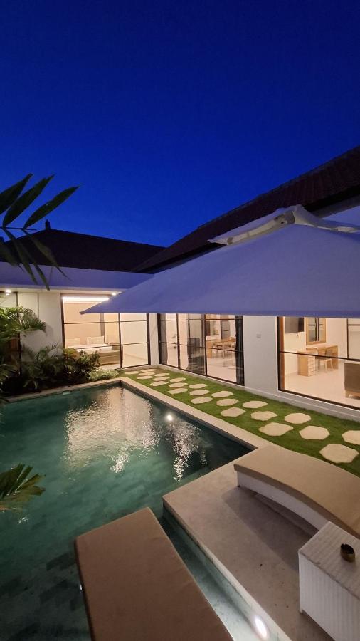 La Boutique Lux's Villas Seminyak Bali - 2