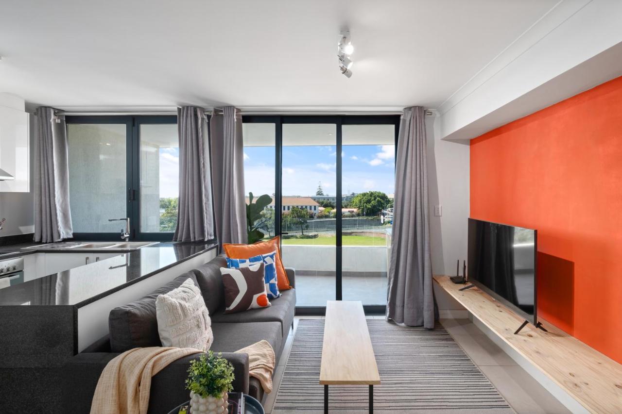 Central Rooftop Pool Patio & Gym - 3