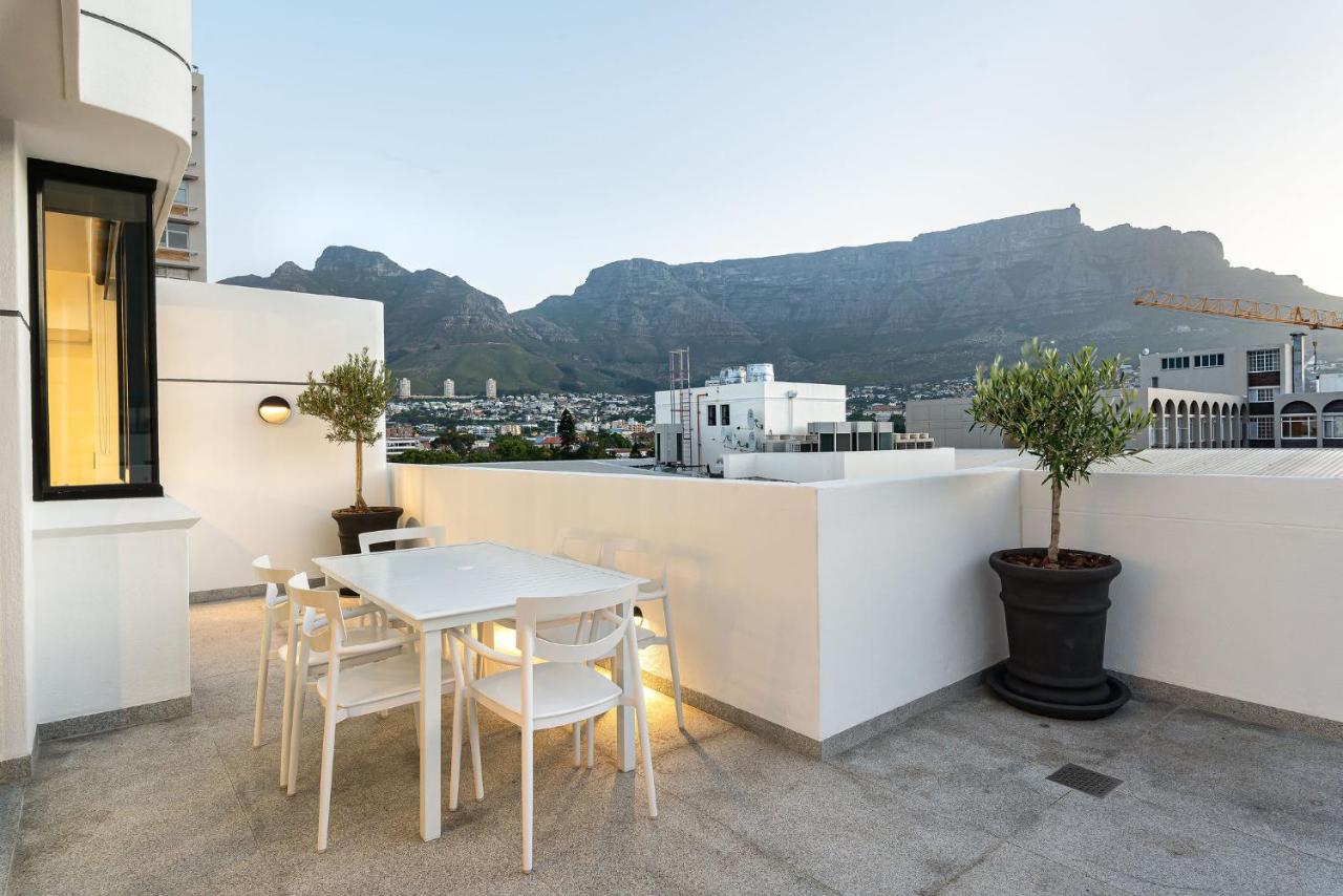 Central City Penthouse With Exquisite Views - 3