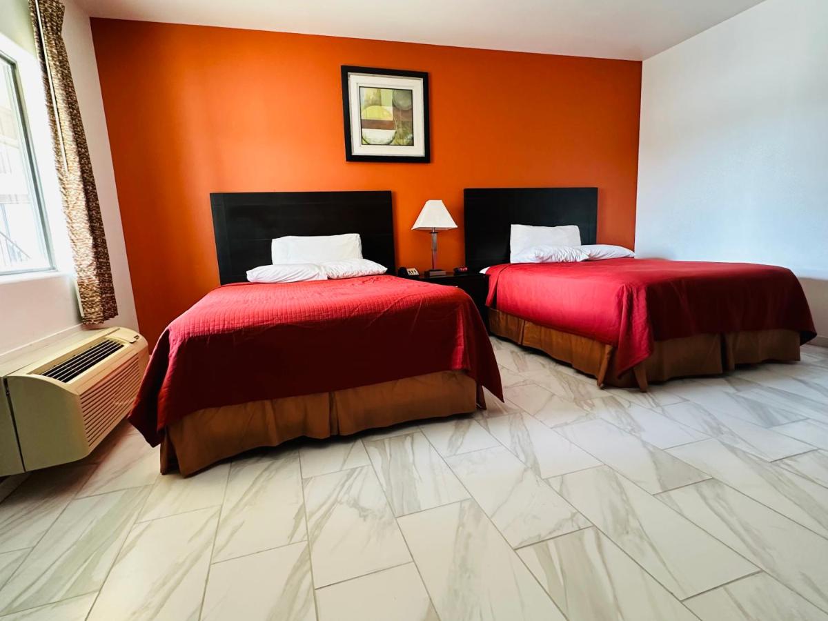 Lux Inn & Suites — photo 2