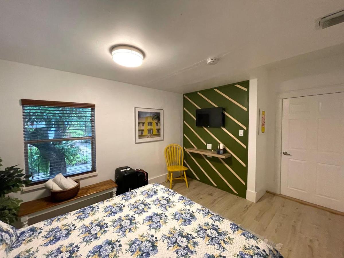 Cozy Room in the Heart of Little Havana - 2