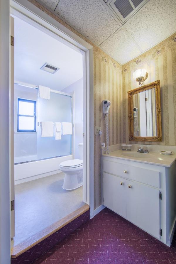 Historic Cary House Hotel — photo 12
